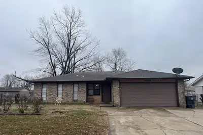 Image de Cozy home close to all Tulsa has to offer. Pet Friendly! Fenced back yard