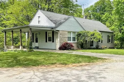 Image de Bourbon Belle of Bardstown - Charming home just a 9 minute walk into downtown!