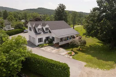 Image de Relax by \"The Water's Edge\" & enjoy amazing views and year round fun! 3br/1ba