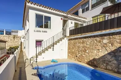 Image de CoastalGem: 2br, Pool and View