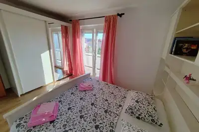 Image de Appartement de deux chambres avec le balcon et la vue sur le mer Barbat, Rab (A-22217-b)