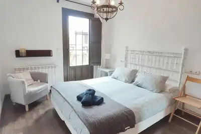 Image de Appartement Rez-de-Jardin à Jaca avec Jardinet Privé et Entièrement Équipé