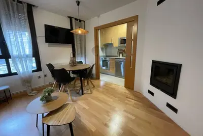 Image de Charmante maison de 3 étages près des pistes de ski, idéale pour des vacances au cœur des Pyrénées.