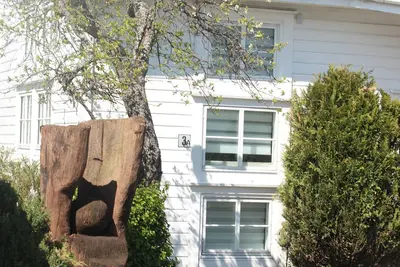 Image de Et Koselig og Sentralt Townhouse med en Idyllisk Lille Hage for 2-5 Pers