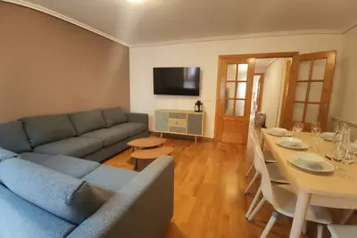 Image de Appartement Central pour 8 Pers. avec Parking – 4 Chambres, Ascenseur, Proche Bars & Restaurants