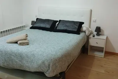 Image de Appartement Confortable à Jaca: Piscine, Parking, Proche Centre et Palais de Glace