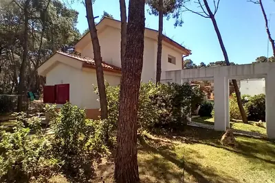 Image de Villa nestled in pine forest 3 minutes from the beach