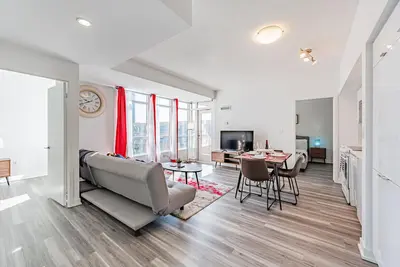 Image de Luxurious 2br-2bath, Parking, Lake View, Balcony