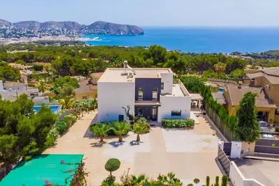 Villa Brisa de Mar - Modern and Luxury 5 bedroom villa with sea views in Moraira