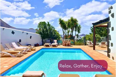 Image de Exclusive Villa in Yaiza-6 King Bdr-Game Room-Heated Pool-Beaches-Wineries