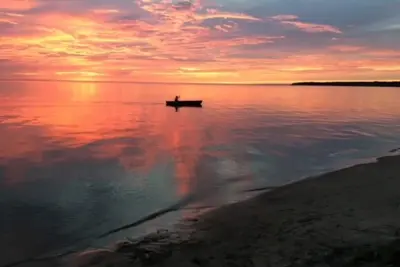 Image de Lakefront Home - Double Lot on Beautiful Sandy Beach