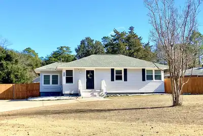 Image de Enjoy a stylish experience at this centrally-located home close to the hospital