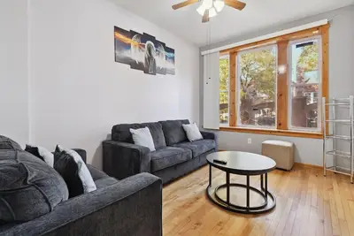 Image de Chic Chicago Retreat (2-Bedroom Home) by RedAwning