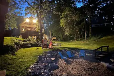 Image de Welcome to the Panorama Nest! Sleeps 14 - beach & lakefront! Perfect for groups!