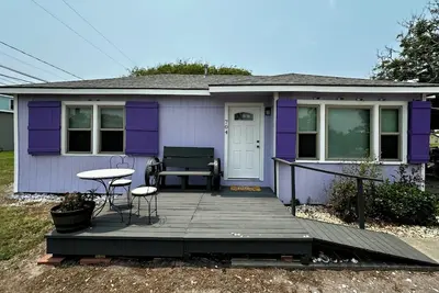 Image de Bay view fisherman's cottage. Located in Seadrift, near Port O' Connor, Tx.