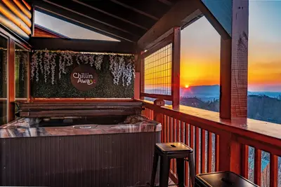 Image de Million-Dollar Views✨ Hot Tub•Game Room•Near Dolly