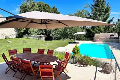 Image de Villa Piscine chauffée à 1h10 de Paris - 20 min de Fontainebleau