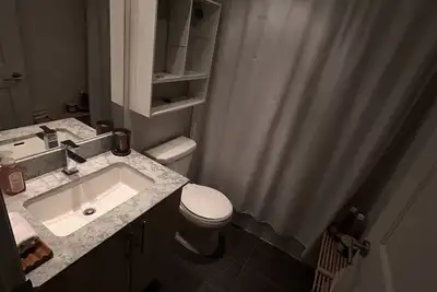 Image de Boho Bliss Retreat: Serene Luxury Haven\nClose to the Cn Tower & Ripleys