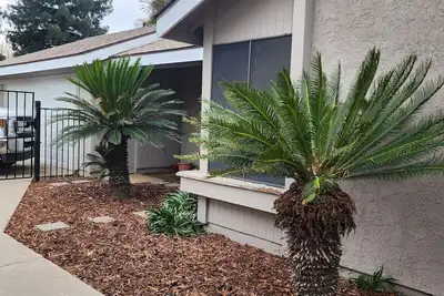 Image de Whole Home- 3 Bedroom - 2 Bath- Quiet neighborhood with secure courtyard