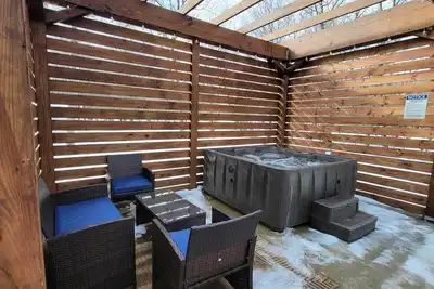 Image de Your Serenety Place W/Jacuzzi!