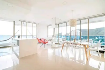 Image de Lujosos e increíbles atardeceres frente al mar.