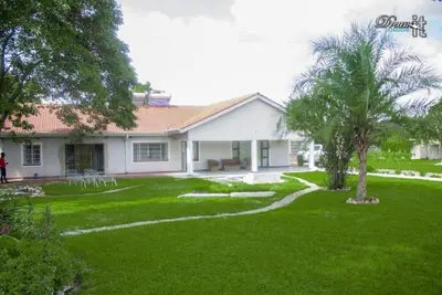 Image de New 3 bed house, open plan kitchen / Lounge. . Sleeps 6. Borehole water, solar