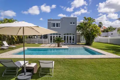 Image de New! Enchanted Escape Luxury Home with Private Pool