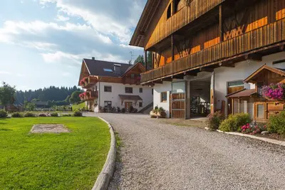 Image de Appartement 'Stoffnerhof Sonnenblume' avec vue sur les montagnes, jardin partagé et Wi-Fi