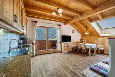 Image de Appartement 'Stoffnerhof Apt Edelweiß' avec vue sur les montagnes, jardin partagé et Wi-Fi