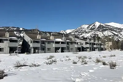 Image de Cozy condo conveniently & scenically located close to Jackson and Teton Village.