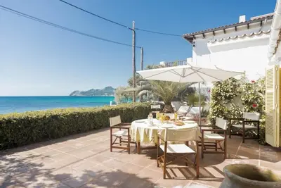 Maison de vacances \"Casa Morant On The Promenade Mhm\" avec vue sur la mer, terrasse privée et Wi-Fi