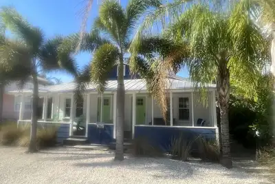 Image de 1br West Unit of Beach to Bay Cottage. . . just 100 feet from Gulf Beach!