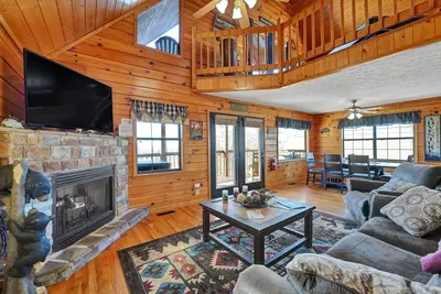 Image de Almost Bearadise Dollywoods backyard! Luxury cabin 2/2  sleeps 6-8 Amazing Views