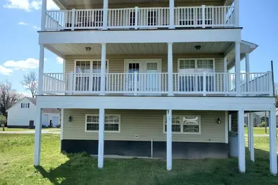 Image de Relaxing at the river