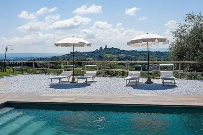 Image de Villa Soffio: A characteristic and welcoming two-story ancient tuscan country house surrounded by meadows and by green hills, with Free Wi-Fi.