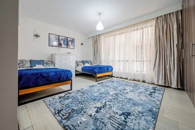 Image de Rose Upscale Apt