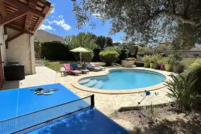 Image de Bas de villa - Marseille Château Gombertavec extérieur: terrasse/jardin/piscine