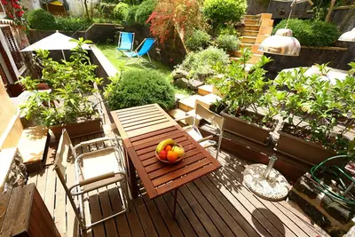 Image de Elegant 2-level furnished and air-conditioned apartment with garden