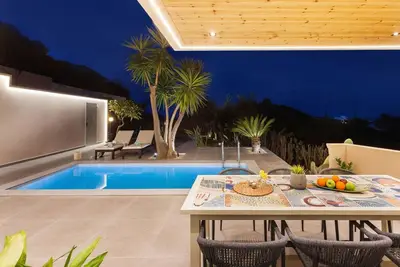 Image de Olive Garden Cottage with Heated Pool