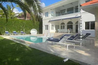 Image de Tropical Fairway Retreat - 6bd, Pool, Golf Course views