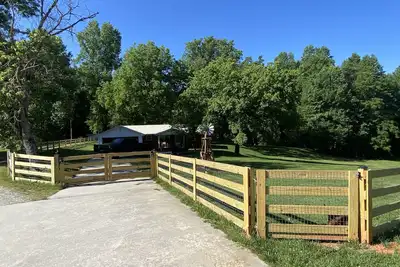 Image de Gated Cozy Ranch with Garage\n7 minutes from downtown Dahlonega. Dog Friendly!