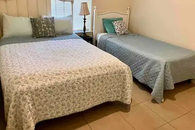 Image de BestStays@Turquoise Near Hospitals andTJC Tv’s in all bedrooms