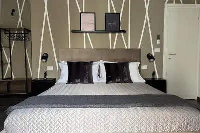 Dependent house within walking distance of the historic center. Cozy and detailed.