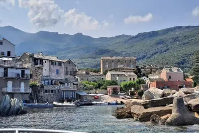 Image de Erbalunga: Un Petit Coin de Détente Face à la mer