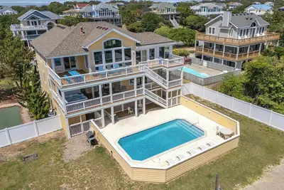 Image de 3Min Walk to Beach, Pool and Hot Tub!