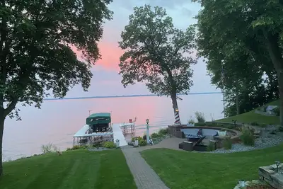 Image de Green Lake-Suite 2 Br, 1ba w Walkout Lake access, Paddleboards, Kayaks and Dock