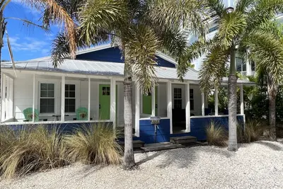 Image de 2br East Unit of Beach to Bay Cottage. . . just 100 feet from Gulf Beach!