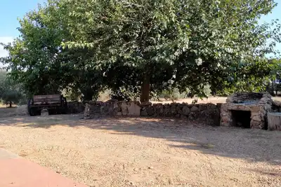 Image de Beautiful vacation home surrounded by greenery near cabras
