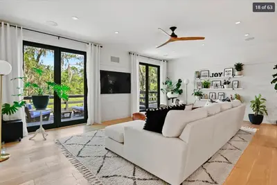 Image de Gourment kitchen, billards, faboulous living, minutes downtown/airport/beaches