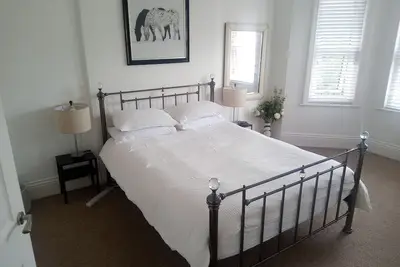 Image de 3 Bed First Floor Flat Own Entrance Offroad Parking High Speed WiFi \nNear Beach.